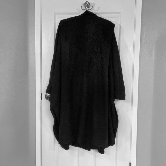 Black Wool Cape Outer Garment but with Long Sleeves by “alex hayes” - Picture 3 of 12
